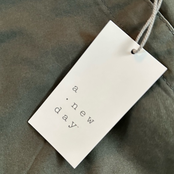 A new day Women’s Shorts - Size 20W - New With Tags - Color: Olive - Picture 3 of 4